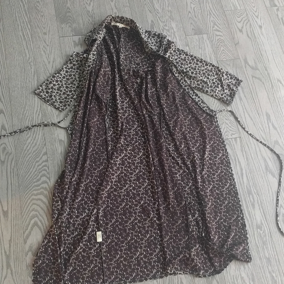 Beautiful dress by Studio🌸🌼🍀 - Picture 11 of 16